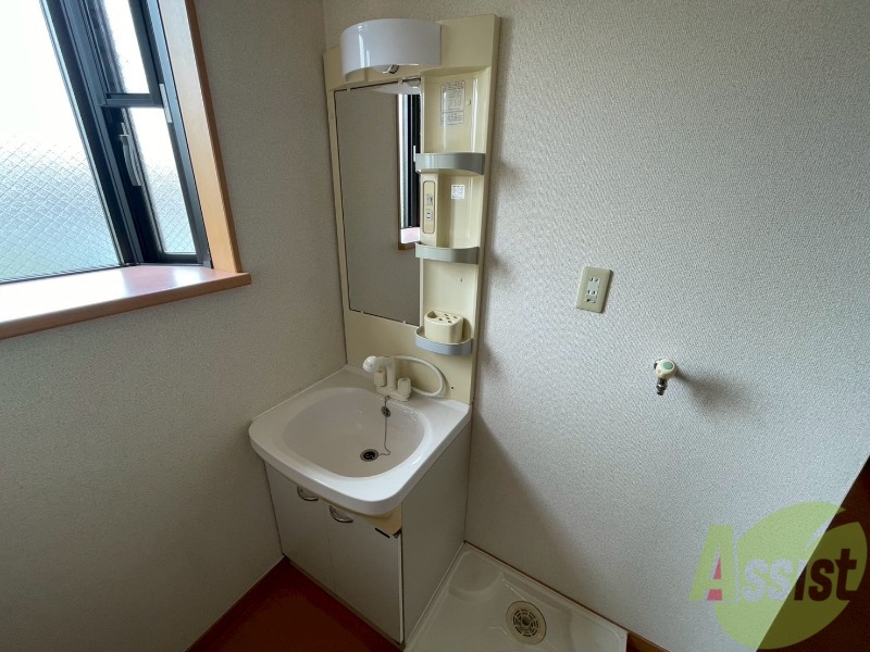 洗面設備　こちらは洗面台になります。シャンプードレッサー仕様です。
