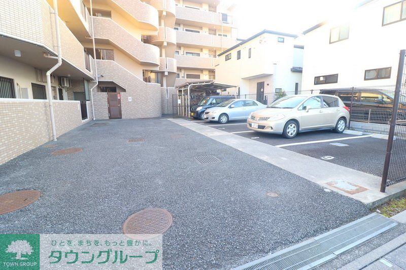 駐車場　駐車場