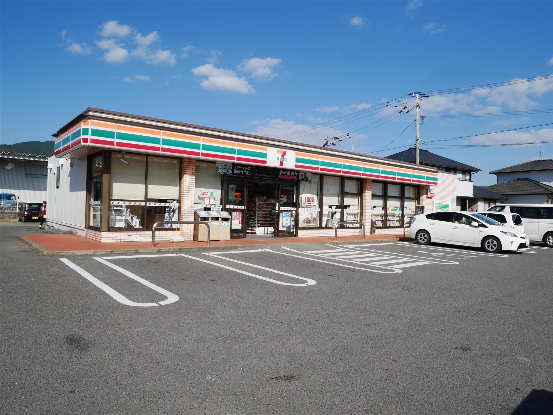 コンビニ　セブンイレブン（コンビニ）まで400m