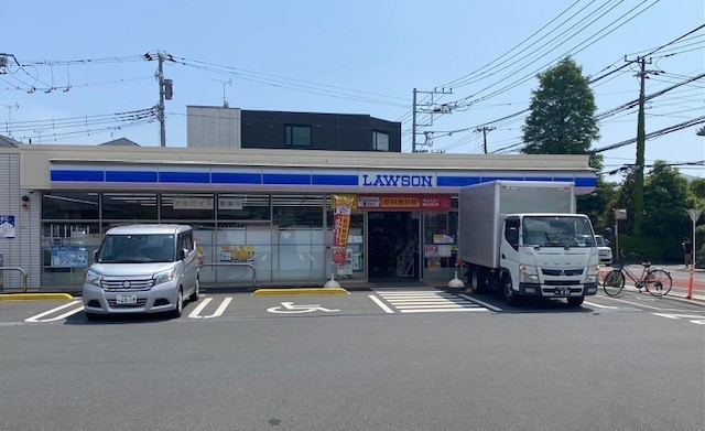 コンビニ　ローソン（コンビニ）まで550m