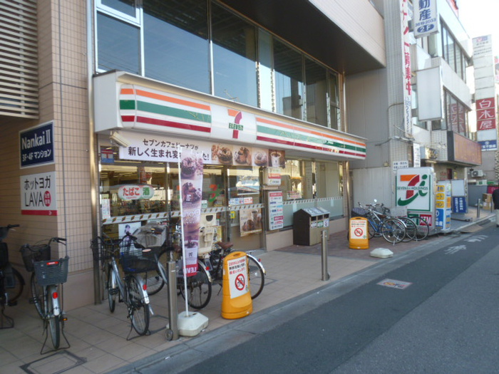 コンビニ　セブンイレブン（コンビニ）まで300m