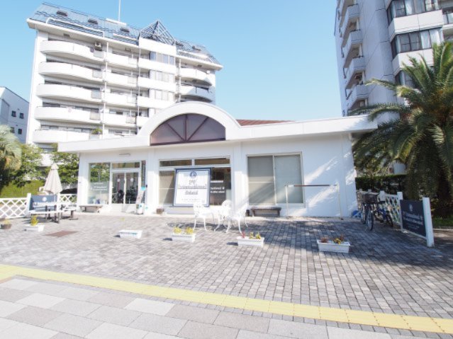 ロビー　マンションの敷地内