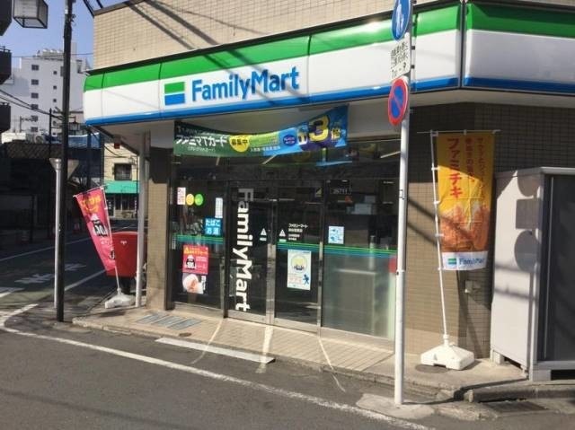 コンビニ　ファミリーマート四谷若葉店（コンビニ）まで74m