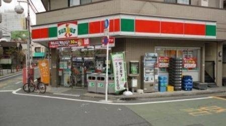コンビニ　サンクス四谷若葉店（コンビニ）まで74m