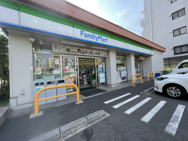 コンビニ　ファミリーマート品川桐ヶ谷通り店（コンビニ）まで153m