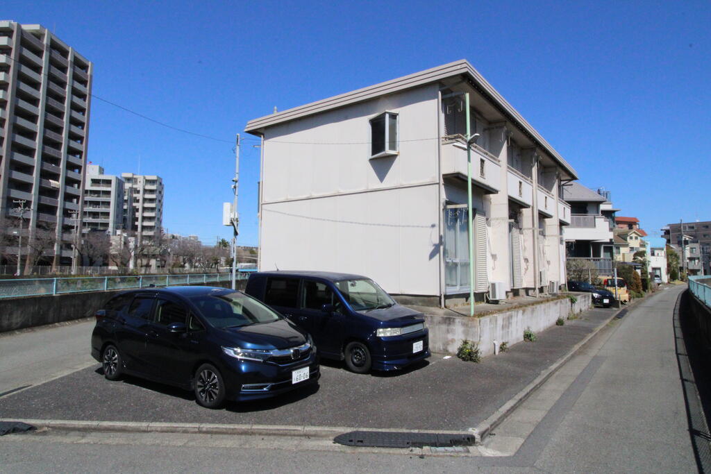 建物外観　2Ｆ手前の角部屋です！！