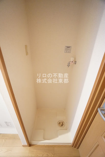 その他　水漏れの心配がない防水パン付きの洗濯機置き場です