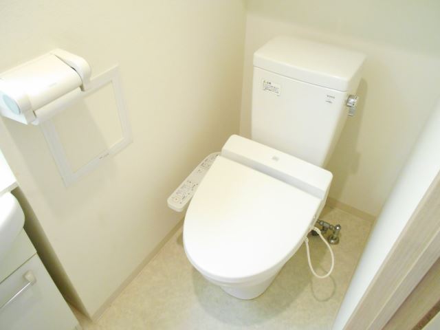トイレ　嬉しいシャワー付きトイレ