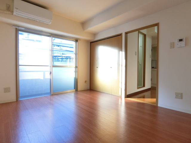 居室・リビング　明るくきれいなお部屋です