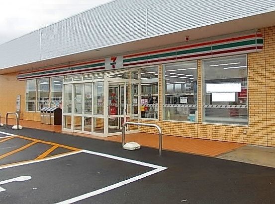 コンビニ　セブンイレブン由利本荘荒町店（コンビニ）まで300m