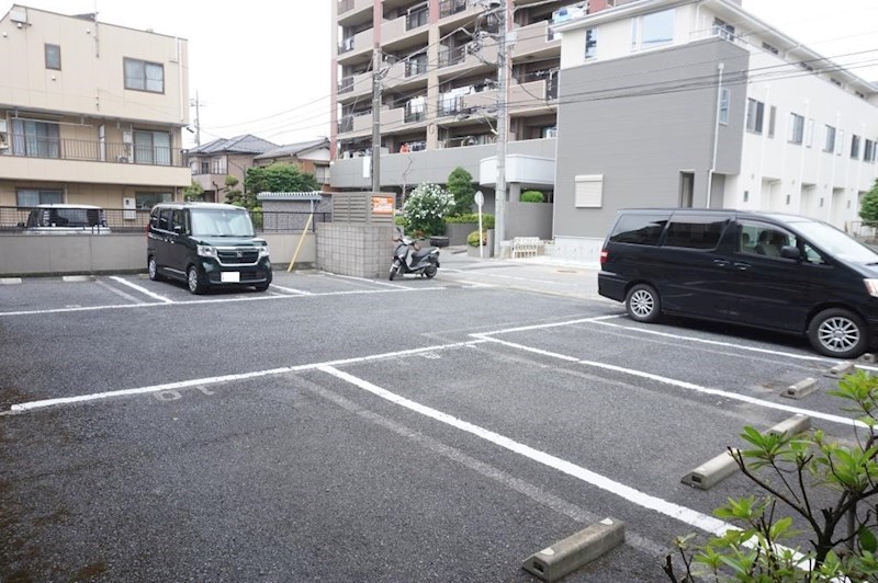 駐車場　敷地内駐車場あり（空き要確認）