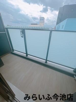 バルコニー　（他部屋の写真使用のため現物と相違）