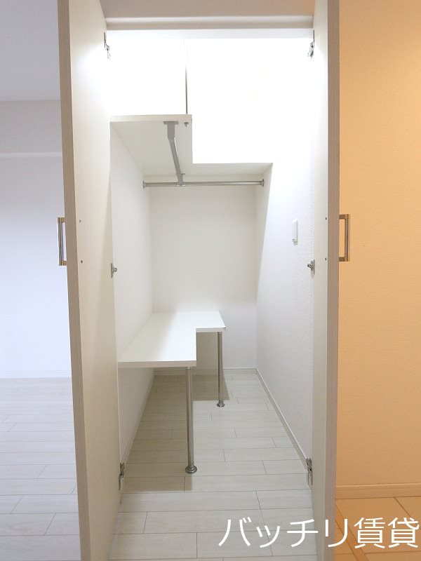 収納　画像は別号室の為、現状優先になります。