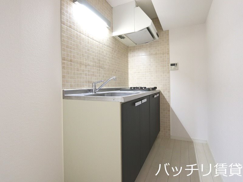 キッチン　画像は別号室の為、現状優先になります。