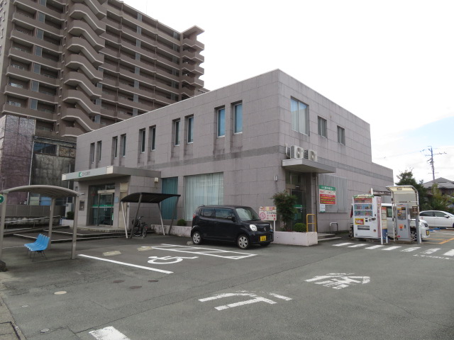 銀行　三十三銀行八間通支店（銀行）まで860m