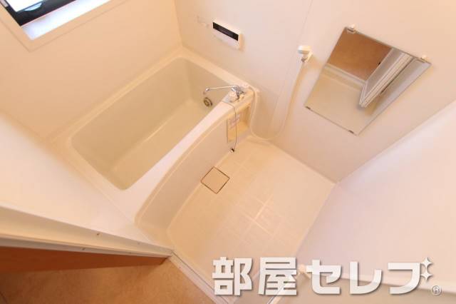 バス・シャワールーム　追焚き機能あります。