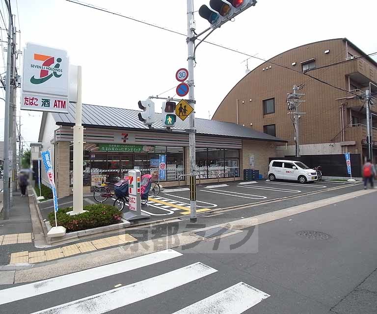 コンビニ　セブンイレブン 伏見深草藤森店（コンビニ）まで116m