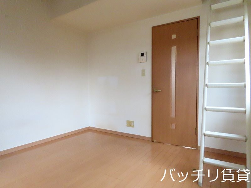 居室・リビング　別号室タイプの為、現状を優先致します。
