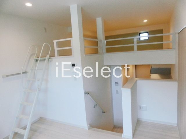 居室・リビング　デザイナーズ物件でオシャレなお部屋ですね。