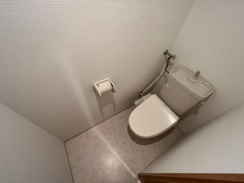 トイレ　ウォシュレット機能がついたトイレ。安心して使用できますね。