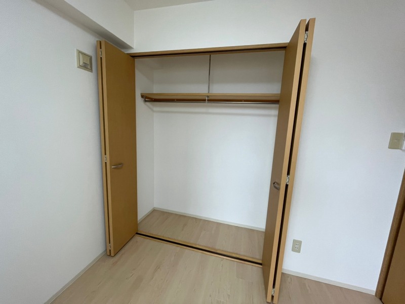 収納　寝室の収納です。部屋がすっきり片付きます。