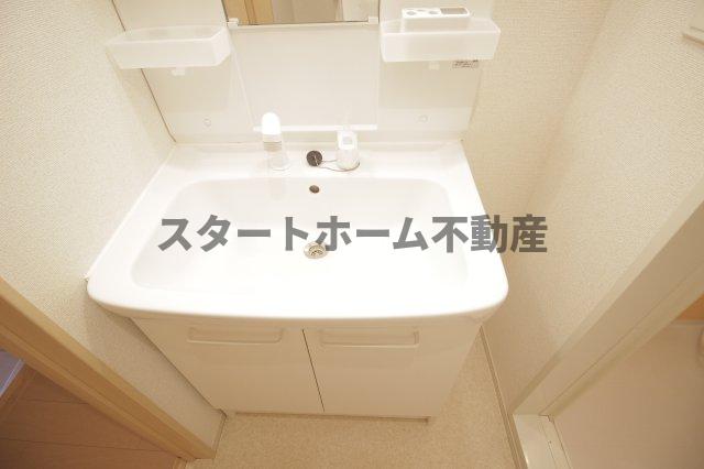 洗面設備　コンパクトで使いやすい洗面所