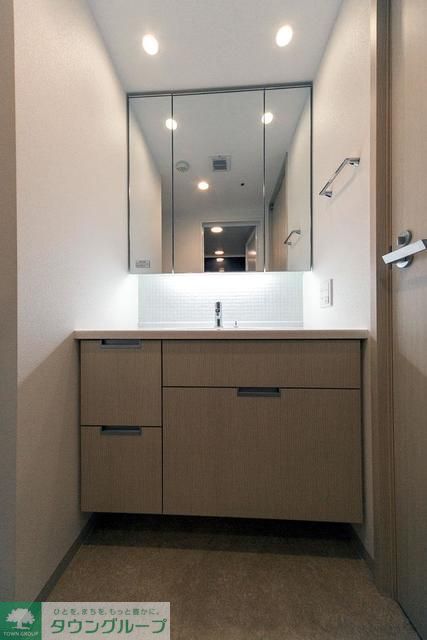 洗面設備　※写真は同タイプ住戸です。