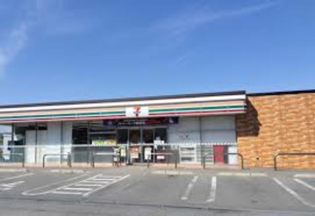 コンビニ　セブンイレブン橿原鳥屋町店（コンビニ）まで381m