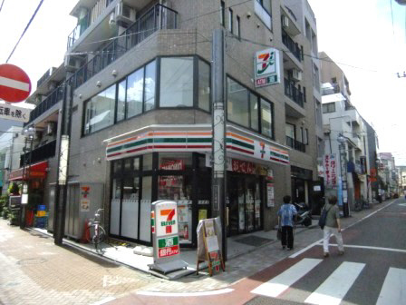 コンビニ　セブンイレブン（コンビニ）まで130m