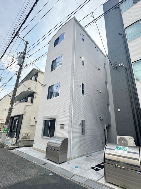 建物外観　４階建ての賃貸マンション