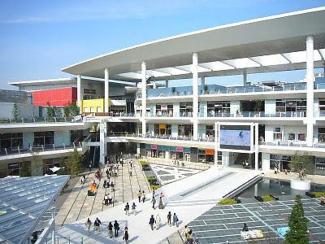 ショッピングセンター　ラゾーナ川崎プラザ（ショッピングセンター）まで865m