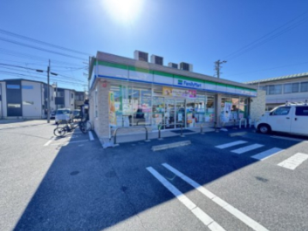 コンビニ　ファミリーマート　豊山中之町店（コンビニ）まで372m