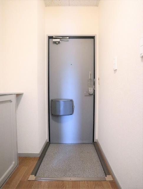 玄関　玄関　※同物件・同仕様画像