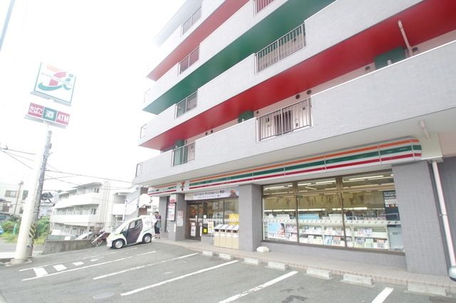 コンビニ　セブンイレブン川崎百合丘店（コンビニ）まで300m