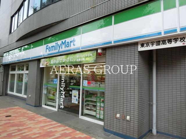 コンビニ　ファミリーマート下目黒六丁目店（コンビニ）まで72m