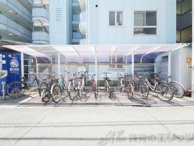 エントランス　駐車場