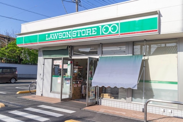 コンビニ　ローソンストア１００福生本町店（コンビニ）まで332m