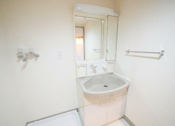洗面設備　嬉しい独立洗面台！
