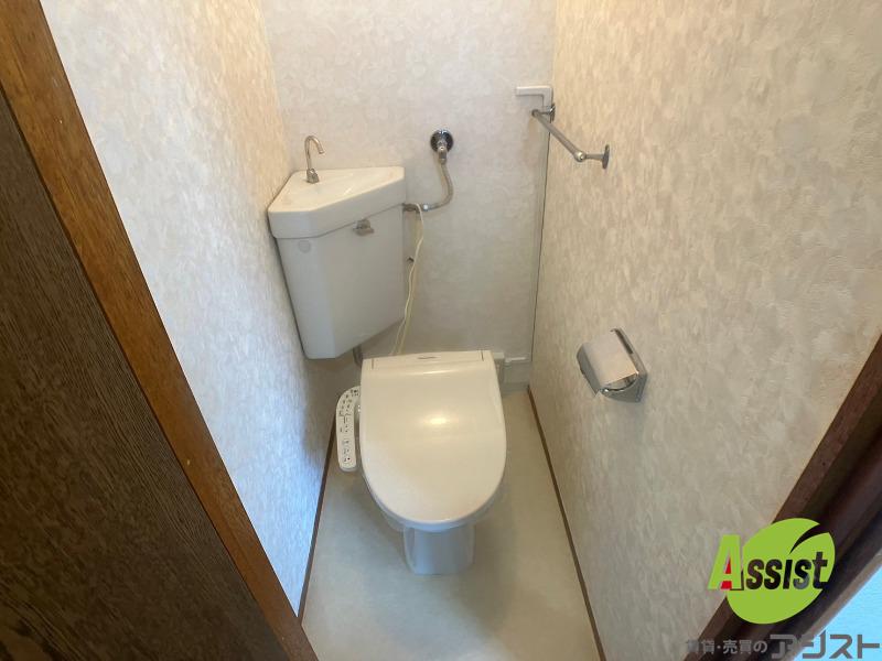 トイレ　こちらはトイレです。清潔感があり、安心して使用できます。