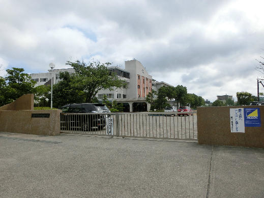 中学校　浜松市立佐鳴台中学校（中学校）まで589m