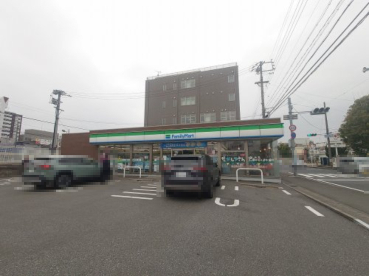 コンビニ　ファミリーマート　岐阜田神駅前店（コンビニ）まで365m