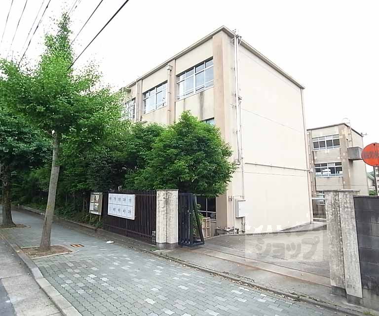 小学校　待鳳小学校（小学校）まで500m