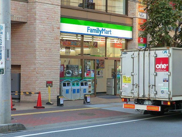 コンビニ　ファミリーマート 志木駅東口店（コンビニ）まで434m