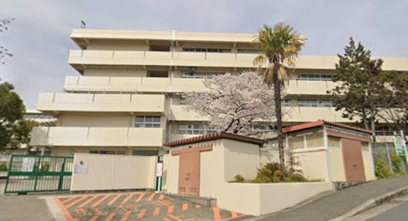 中学校　吹田市立山田東中学校（中学校）まで502m