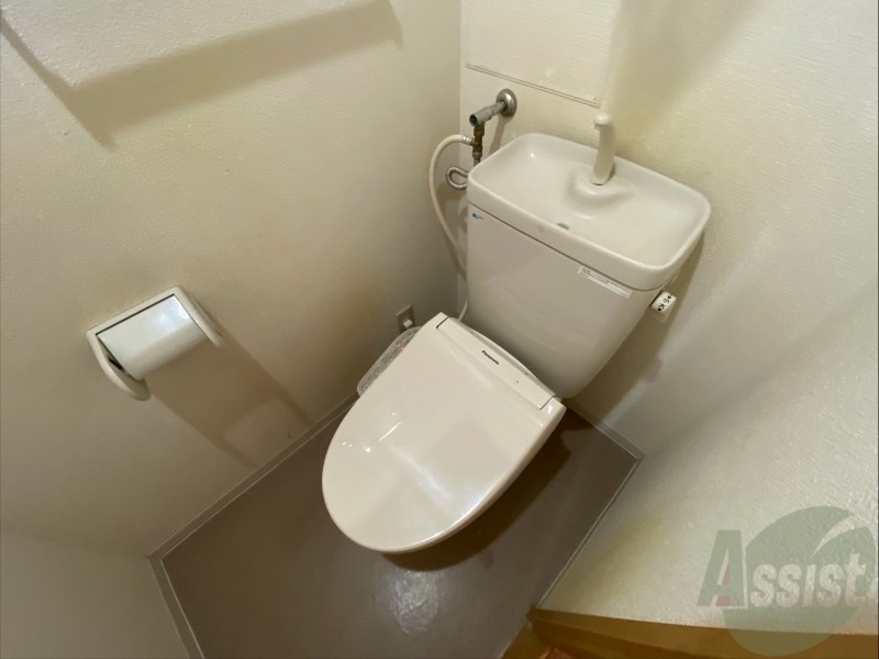 トイレ　こちらはトイレです。清潔感があり、安心して使用できます。