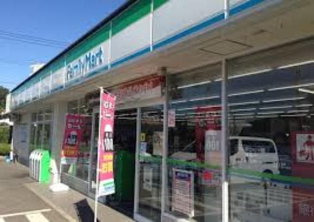 コンビニ　ファミリーマート（コンビニ）まで646m