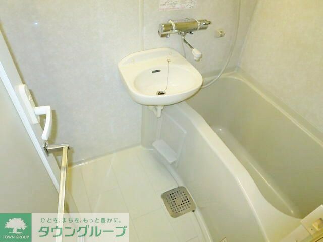 バス・シャワールーム　同じ間取りの別部屋写真
