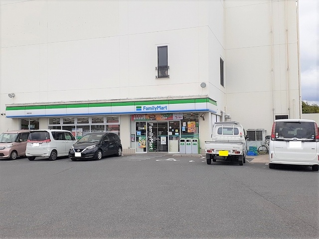 コンビニ　ファミリーマート東唐津店（コンビニ）まで552m