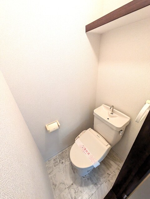 トイレ　★トイレは嬉しい洗浄機能付き便座です♪★