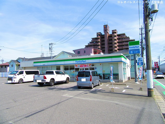 コンビニ　ファミリーマート東浦生路店（コンビニ）まで291m